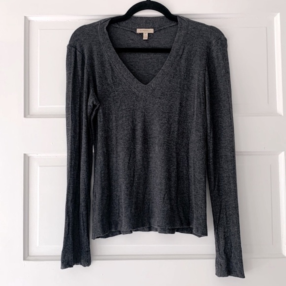 Anthropologie Bordeaux Vneck sweater in charcoal gray